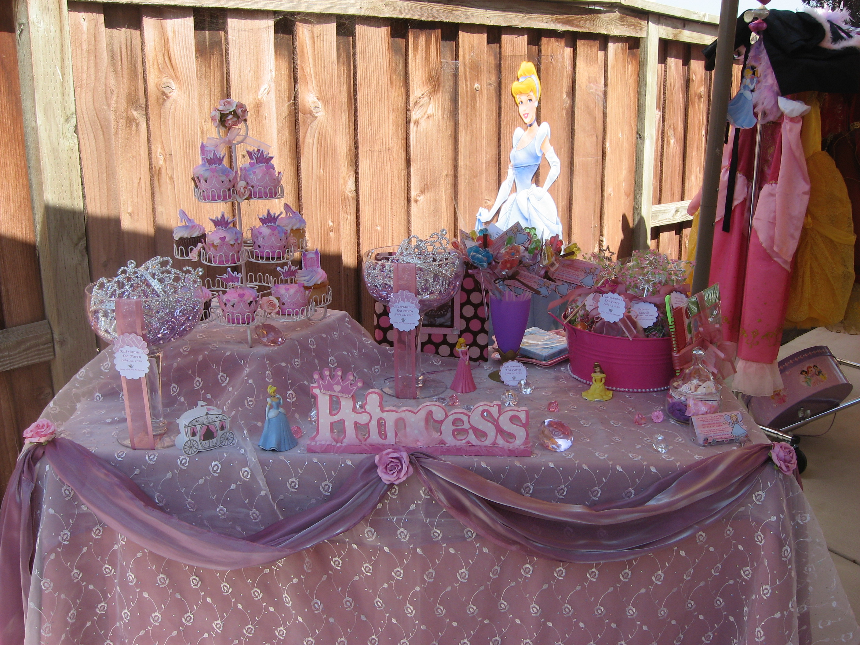 Tiaras, Cupcakes, Goody bags & Prizes